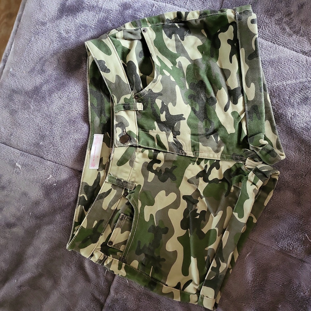 No Boundaries camoflauge shorts